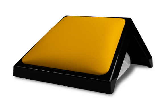 Пылесос настольный MAX Ultimate 7 (черный с желтой подушкой) 76 ватт