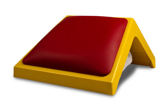 Пылесос настольный MAX Ultimate 7 (желтый с красной подушкой) 76 ватт